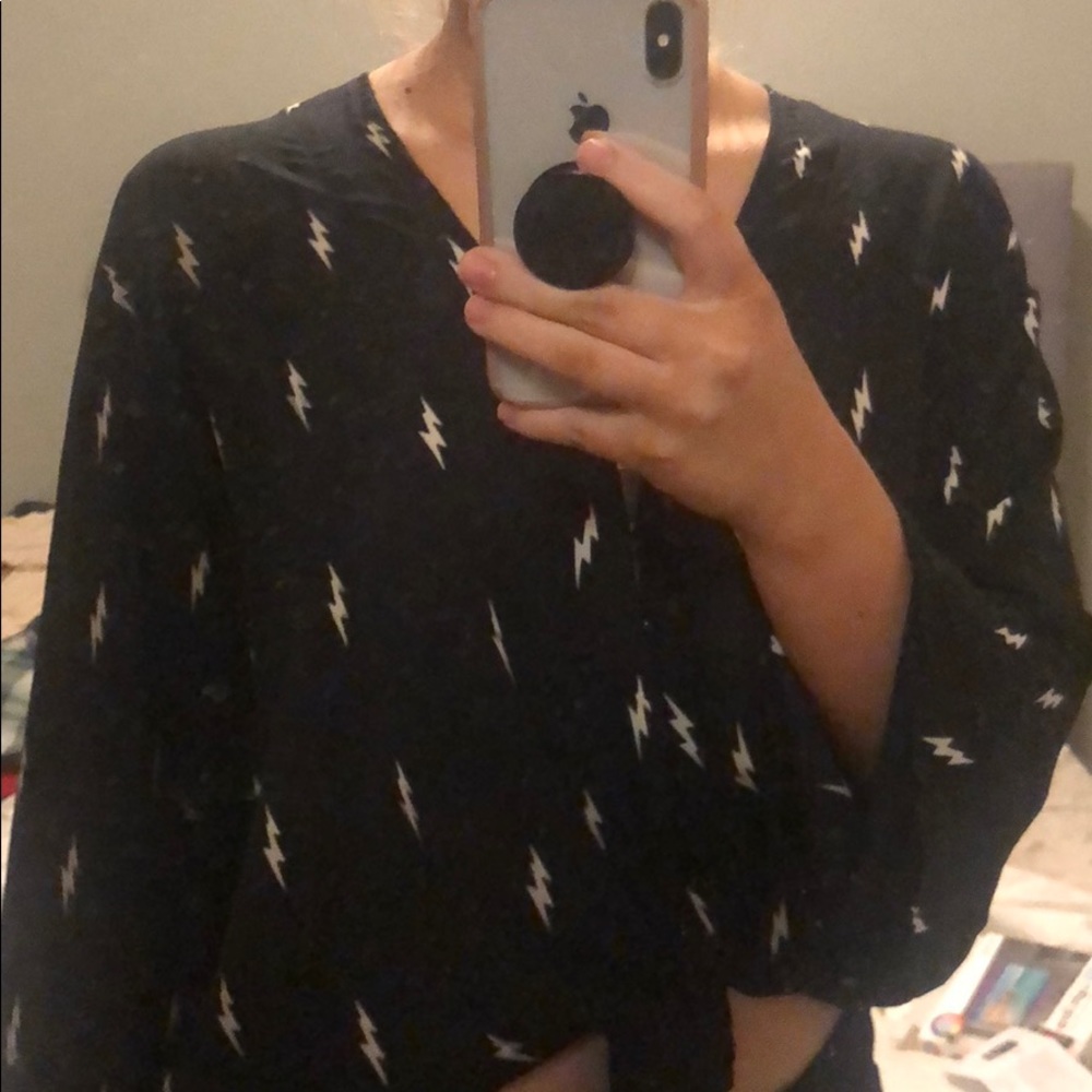 flowy electric , black and white blouse